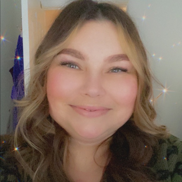 Meet your Posher, Angela - Picture 3 of 7